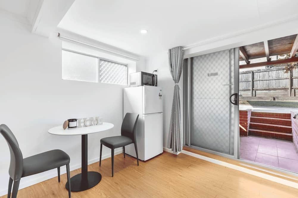 Macgregor Apartment | 1 Bedroom Unit near highway/ transports & shops