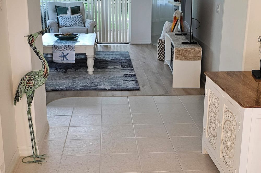 Venice Groves Condo | VENICE GETAWAY!