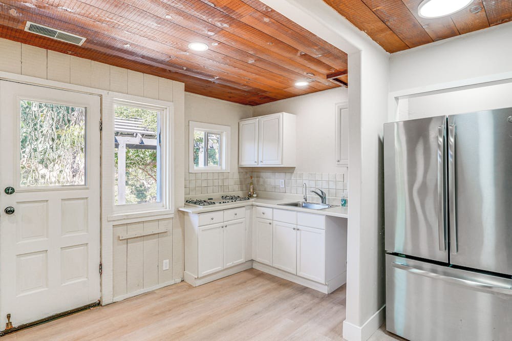 Monterey Apartment | Central Salinas Apartment, Moments to Monterey!