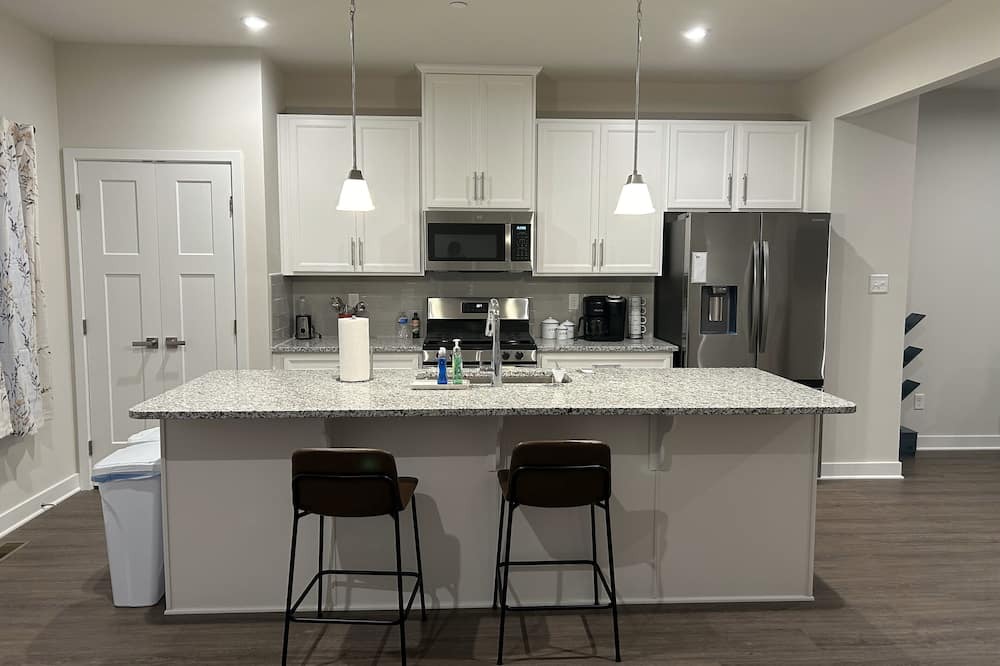 Gibsonia House | Newly built 3-bedroom townhome with comfort and style
