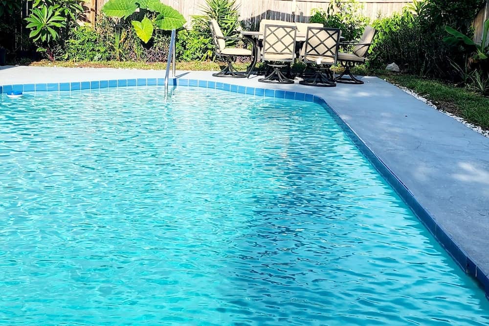 Northwest Orlando House | Spacious home with extra large pool, water falls and centraly located.nn