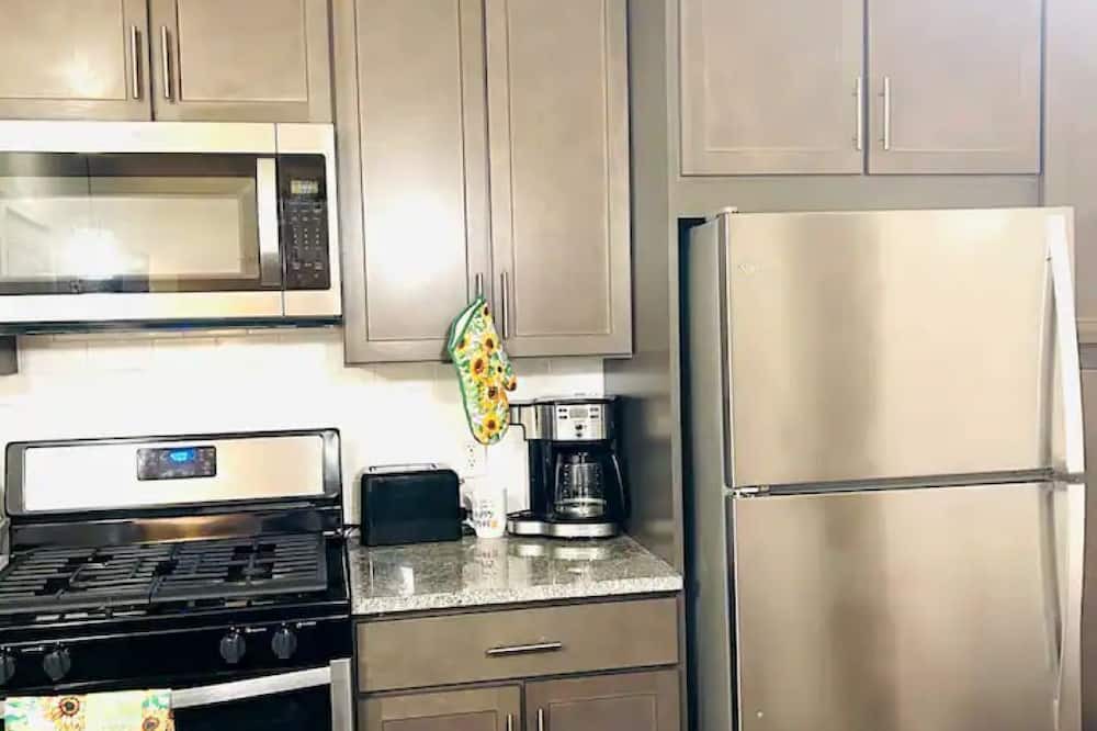 Texas City House | The Lakeside Layover w/Pool/Parking/WiFi Pkg