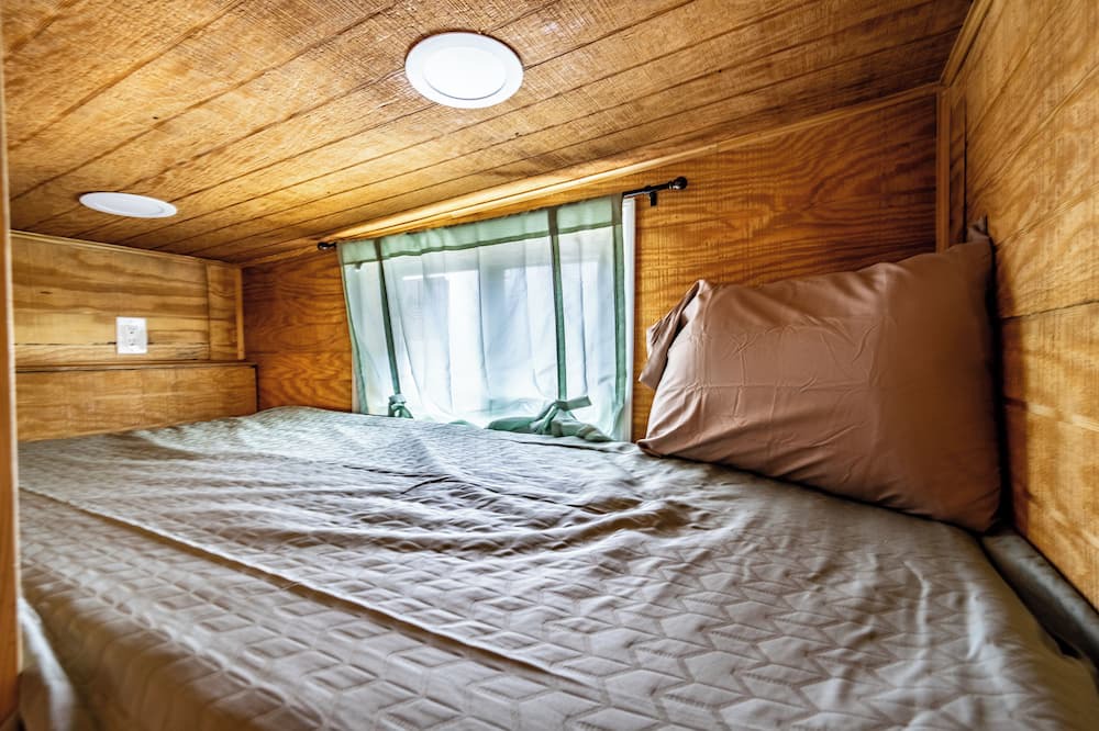 Wesconnett Cabin | Love nest in the woods: cozy tiny house getaway