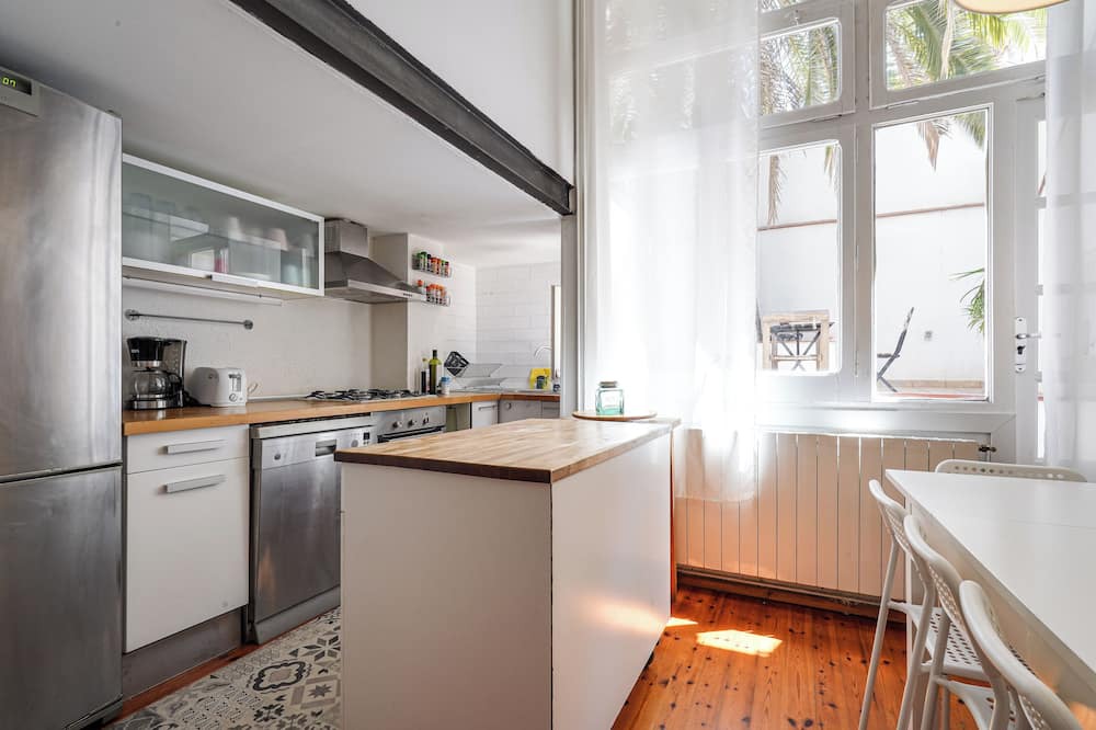 El Poble-sec Apartment | Gran Apto Familiar en Barcelona - 5H + Patio + A/C y Comodidad Para Grupos