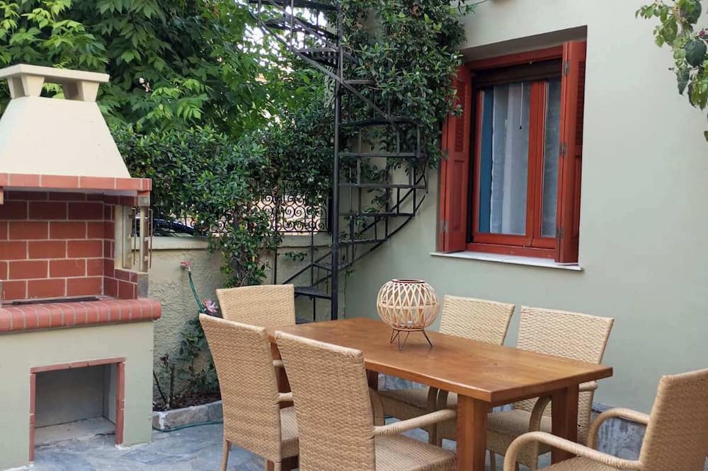 Volos City Centre House | Charming city center 2-bedroom house in beautiful Volos with AC, WiFi.