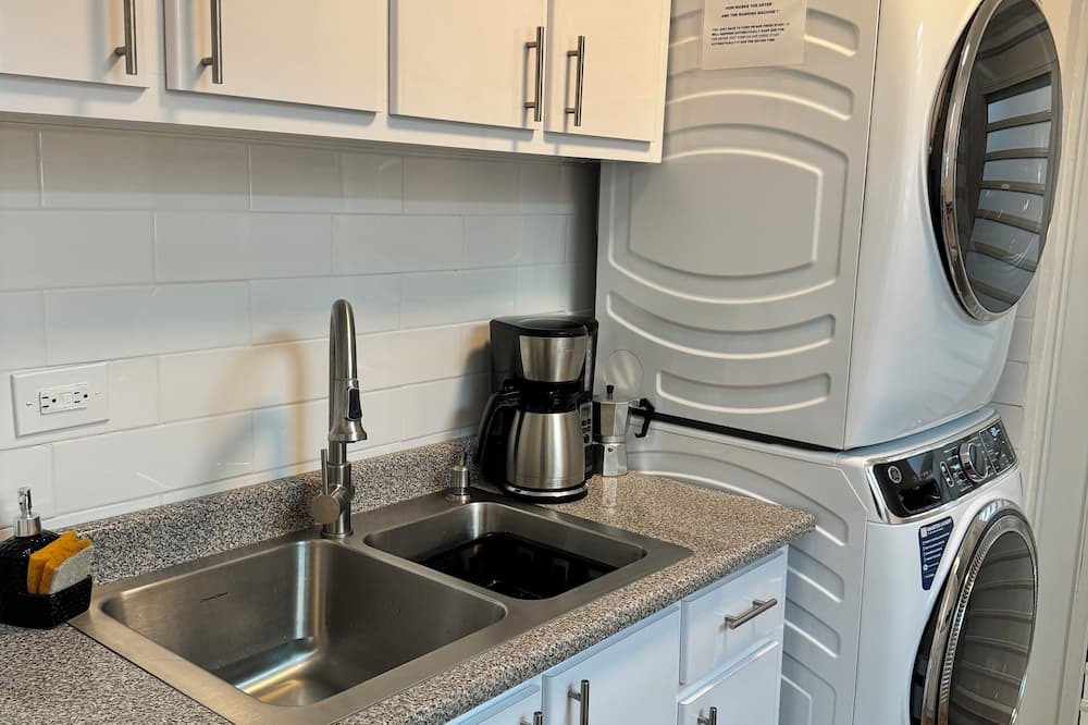 Sabana Llana Norte House | lovely 3 bedroom 2 bathroom house CLOSE TO EVERYTHING with AC WiFi TV & balcony