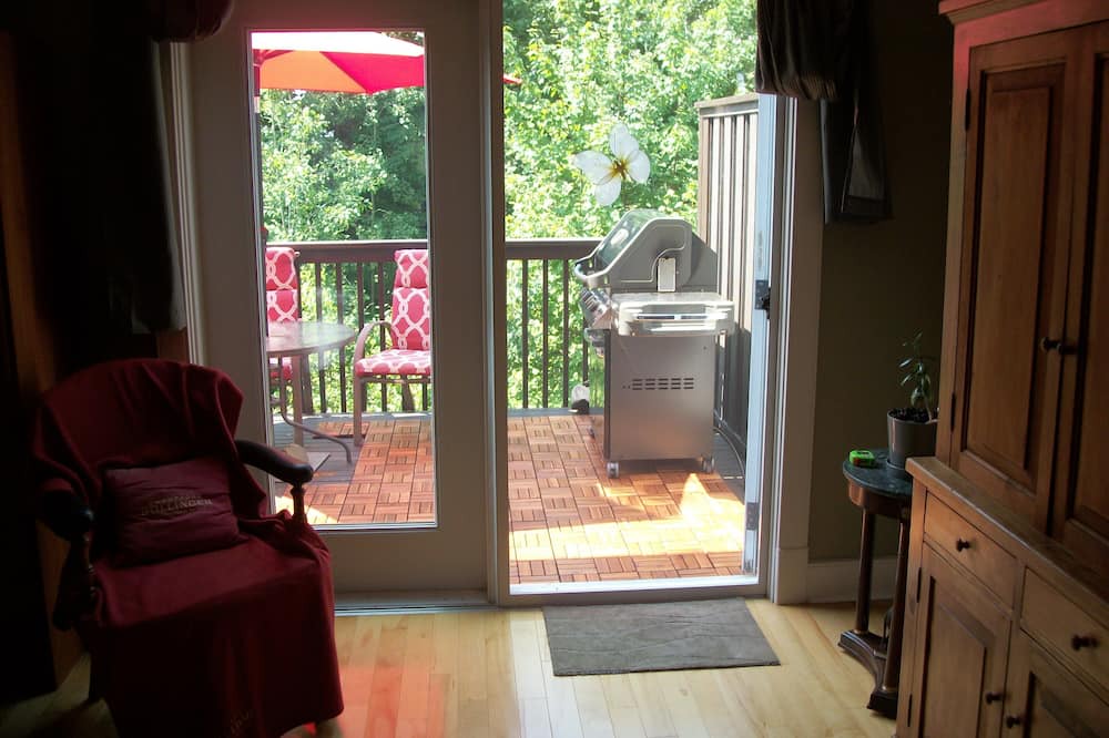 Bedford House | Executive Townhome