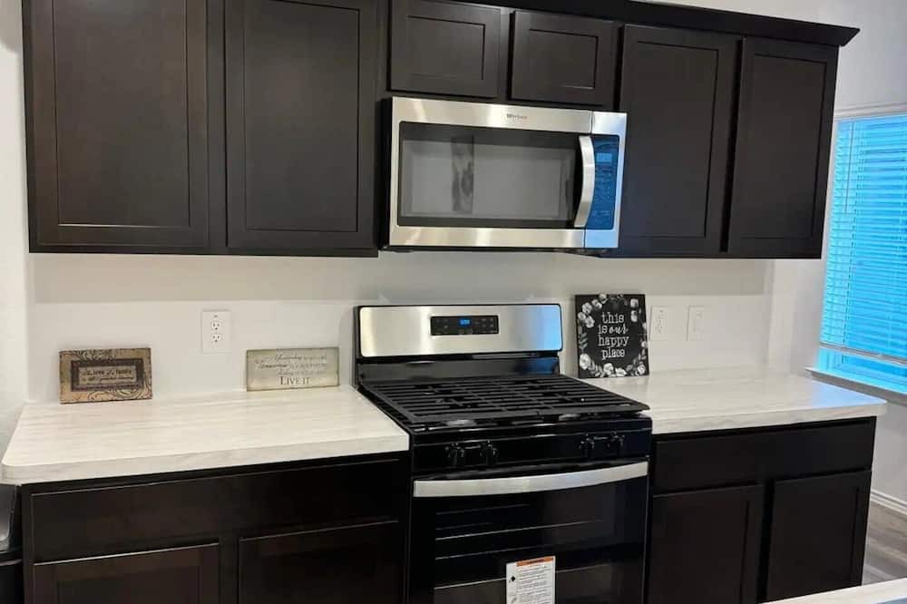 Houston House | Charming 3-bedroom house with WiFi and AC in Houston