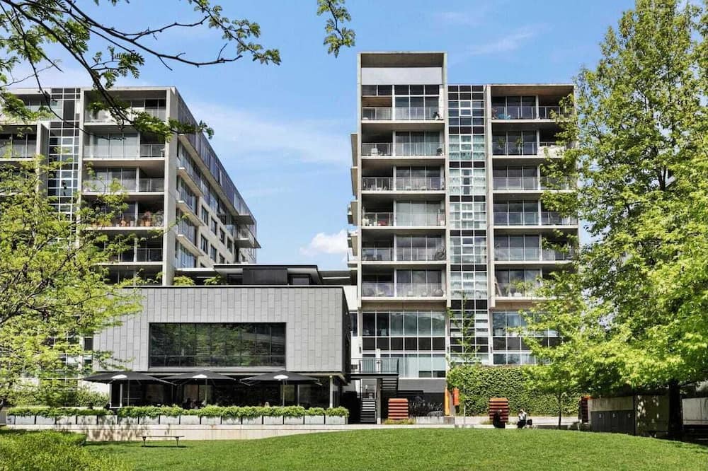 Capital Hill Apartment | Penthouse overlooking Parliament