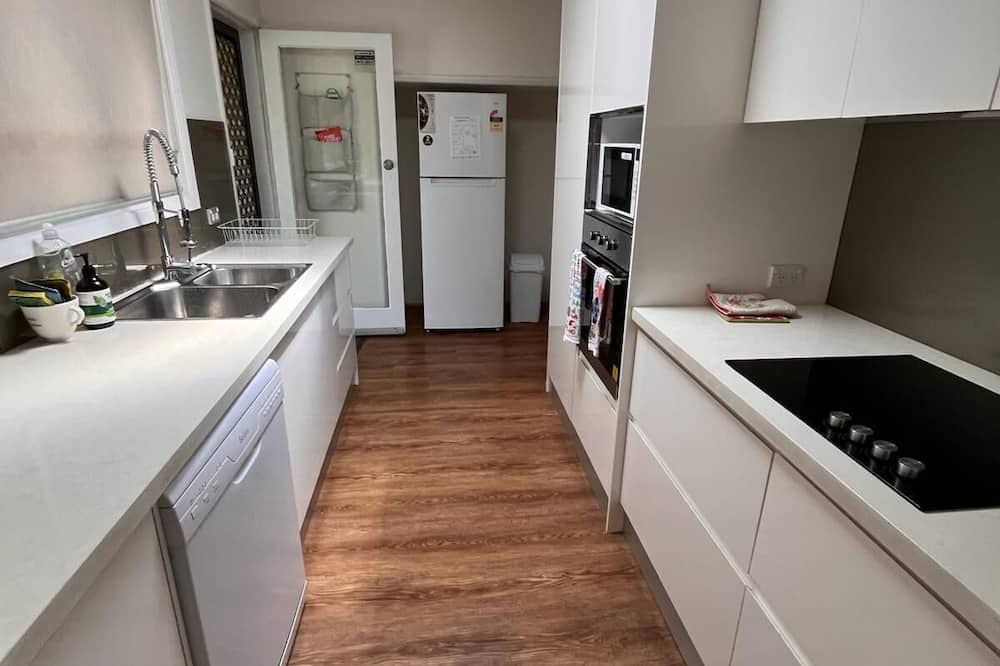 Old Toongabbie House | Duplex House In Toongabie Near The Hills Area