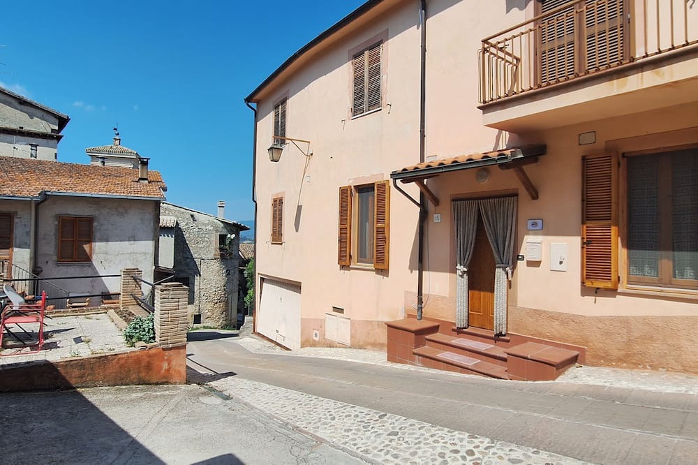 Eggi House | Casa Ausonia 5 minutes from Spoleto, Guesthouse in quiet medieval village