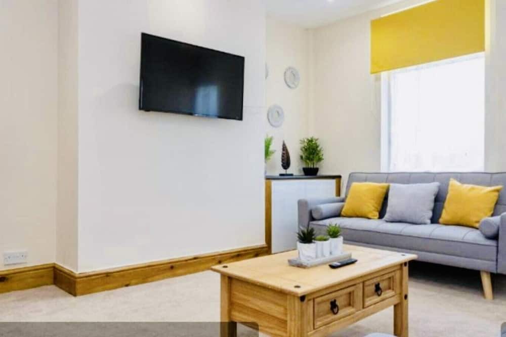 St Helens House | Charming 2BR House in St Helens - FREE Parking
