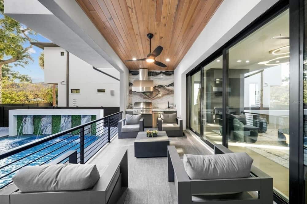 Virginia Park Villa | $5M Modern 7-BR Pool Mansion, Spa, Rooftop Bar