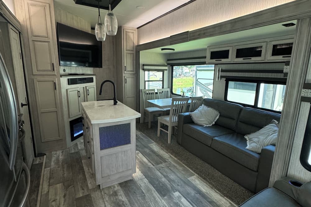 Willis Cabin | Water Front Lake Conroe Camping in Style 2 bedroom 2 bath