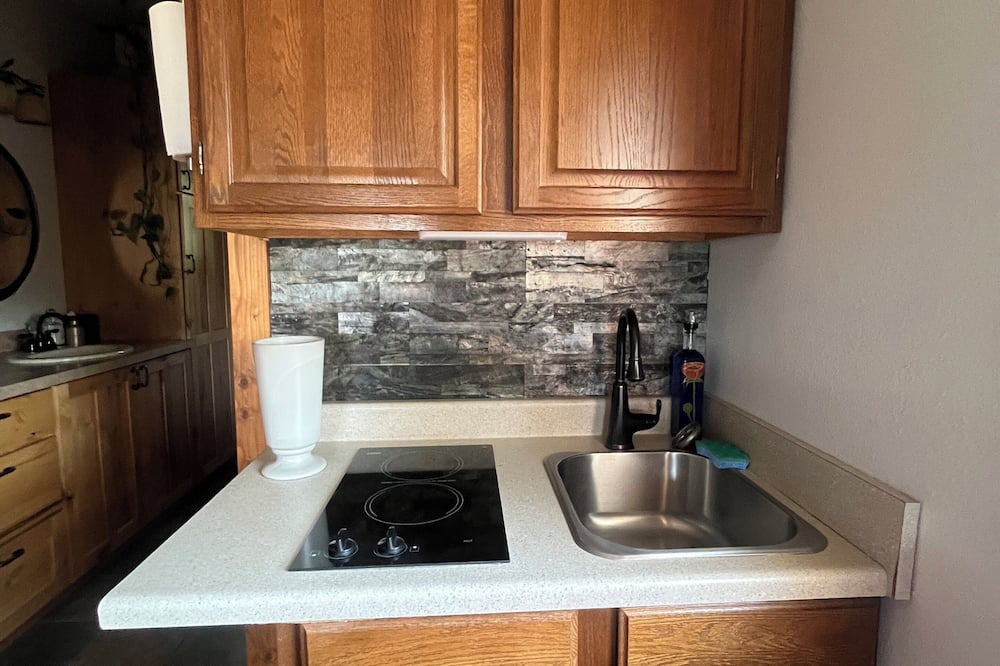 Four Corners Cabin | Cozy Mid-Term 2-bedroom ADU 15-min from Downtown Bozeman