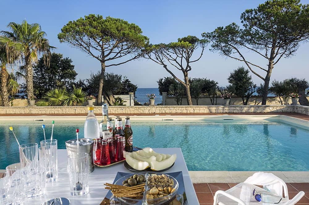 Marina di Modica Villa | Villa in Noto with 9 bedrooms sleeps 18