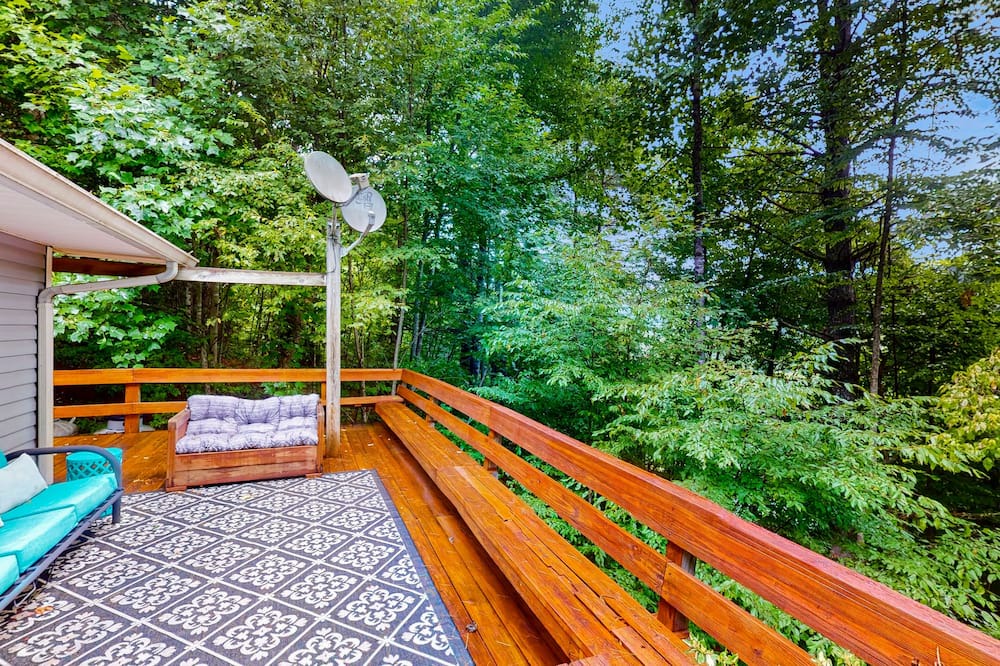 Foscoe House | Serene mountain Dog friendly home with nearby hiking trails