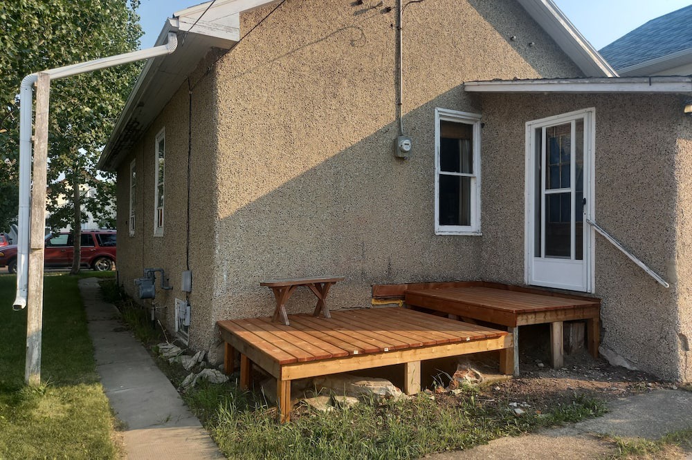 Hanna House | Cute Character House in Hanna - Whole House