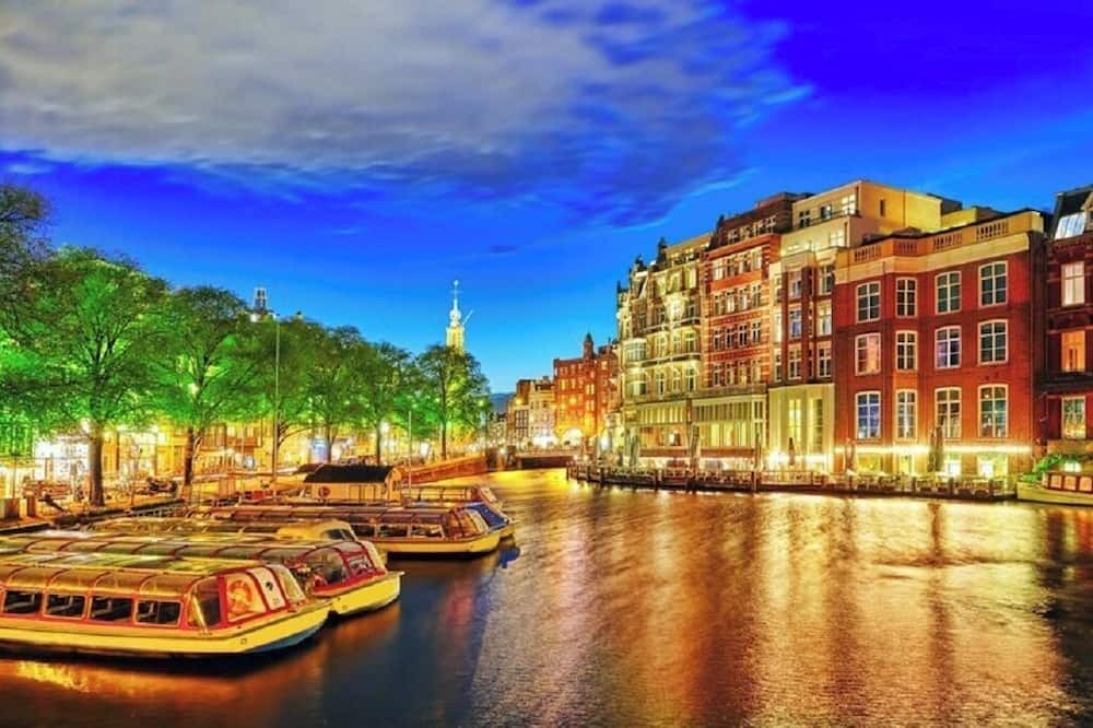 Weesperzijde Apartment | Newly Renovated Apartment Right By The Famous Amstel River
