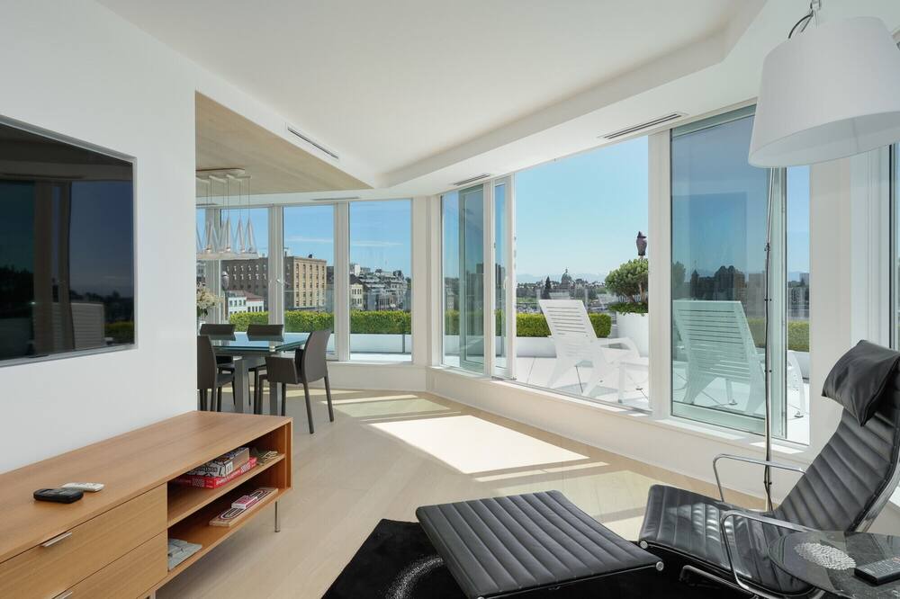 Inner Harbour Condo | Best View of Victoria! – Views, Views, Views!