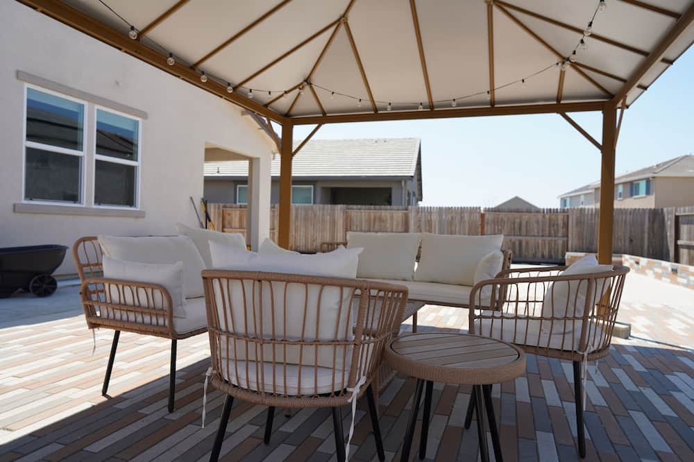 Peters House | Spacious. Close to Great Wolf. Ideal for Families!