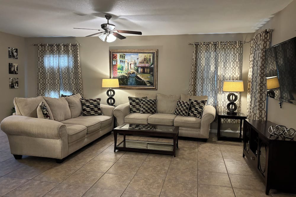 St. Cloud House | "Experience this Spacious Home with Resort-Style Amenities in St. Cloud, FL!"