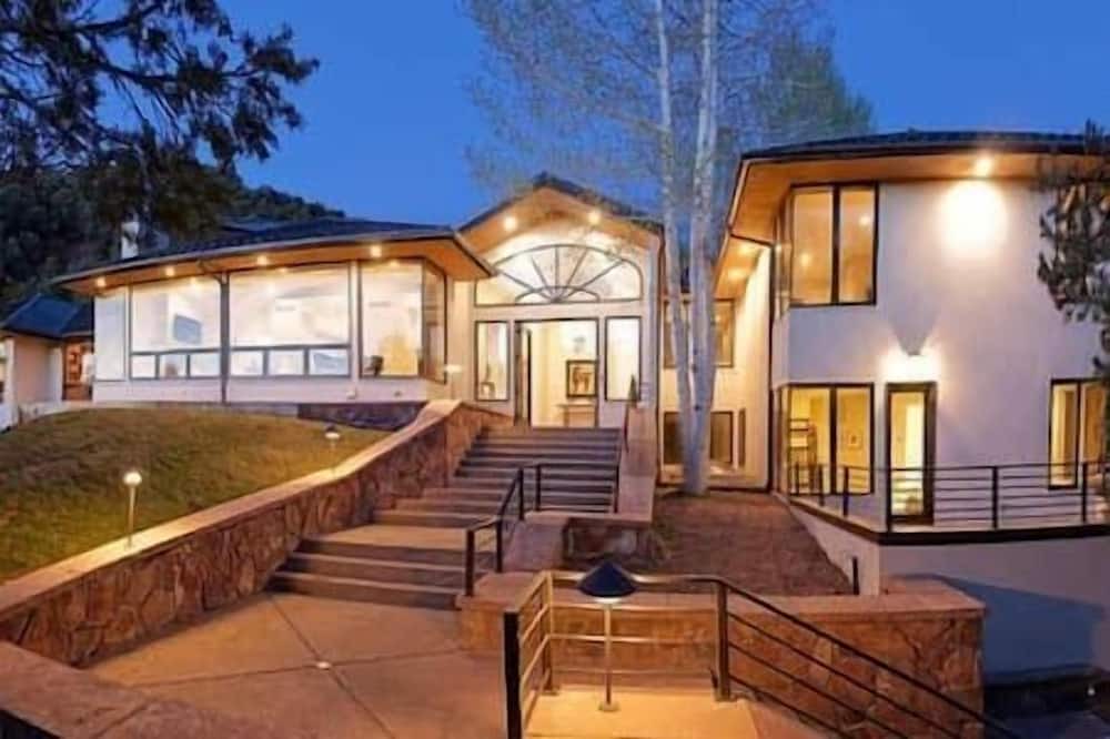 Basalt House | 5/6 Amazing Home-Pool Table-Office-Patio-Fireplace