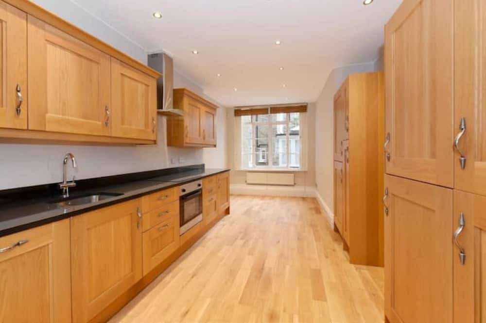 Brompton & Hans Town House | Elegant 5-Bedroom Retreat in Knightsbridge
