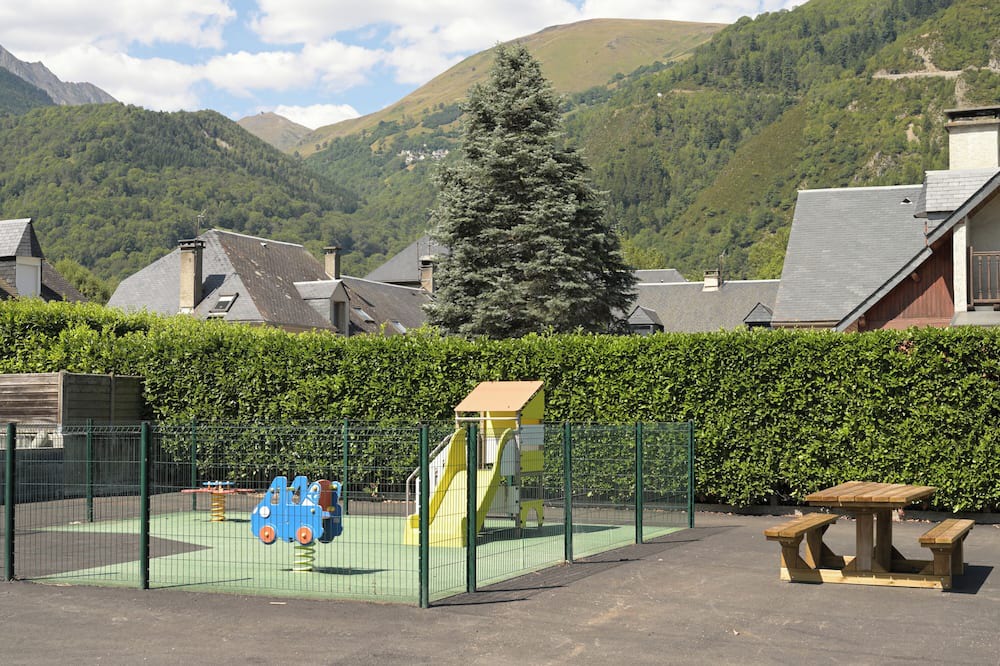Vielle-Aure Apartment | Apartment 'Vielle Aure Le 2 Bers' with Mountain View and Wi-Fi