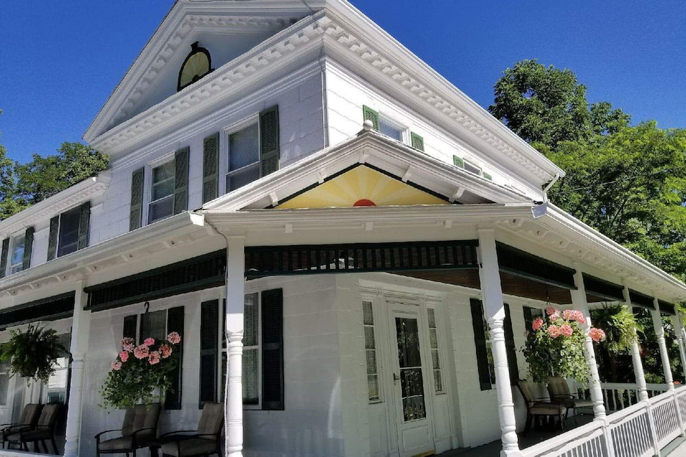 Lodi Bed & Breakfast | Private Room in B&B on Seneca Lake Wine Trail