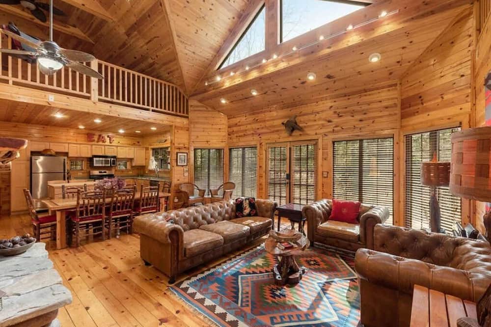 Lakeside Cabin | CEDAR LODGE HIDEAWAY: Private pool, private beach, fireplace, & firepit.