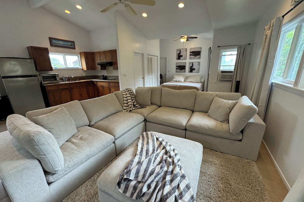 Lanikai Apartment | Private Studio - 4 minute walk to Lanikai Beach!