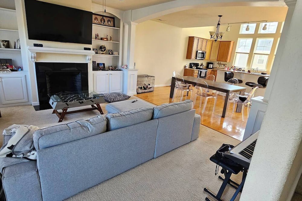 Northeast Virginia Beach Condo | Cozy 2-bedroom condo with AC, WiFi in awesome Virginia Beach, VA.