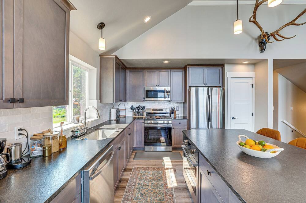 Tamarack Resort Cabin | Lakefront Family Getaway in Donnelly w/ Swim Spa!