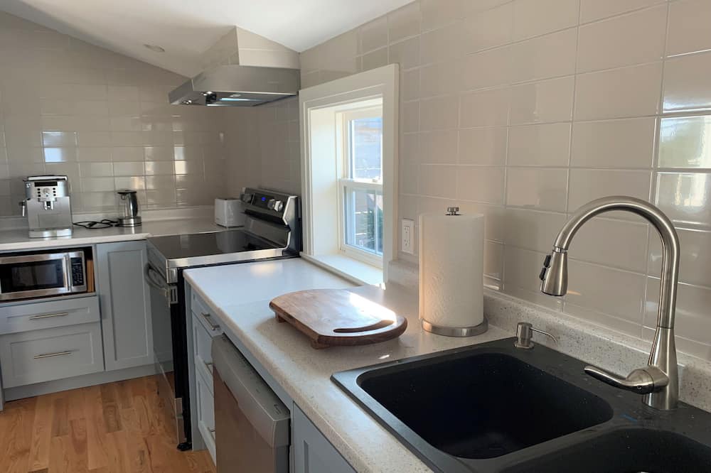 Darlings Lake Apartment | New With a View