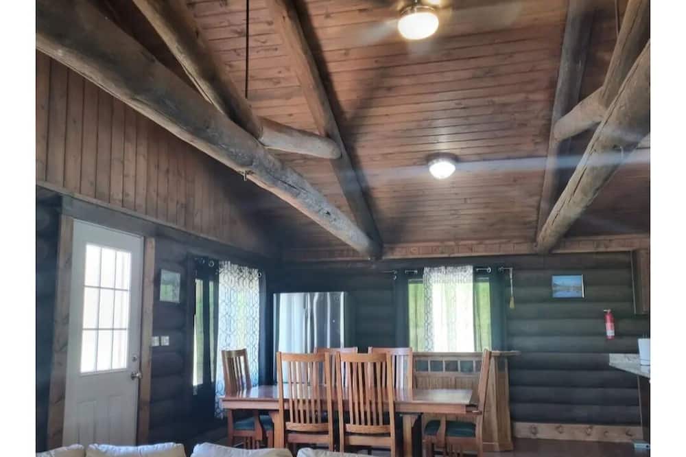 Fishtail Cabin | Private 4-bedroom cabin with WiFi, AC in awesome Nye,Mt. Many nearby attractions