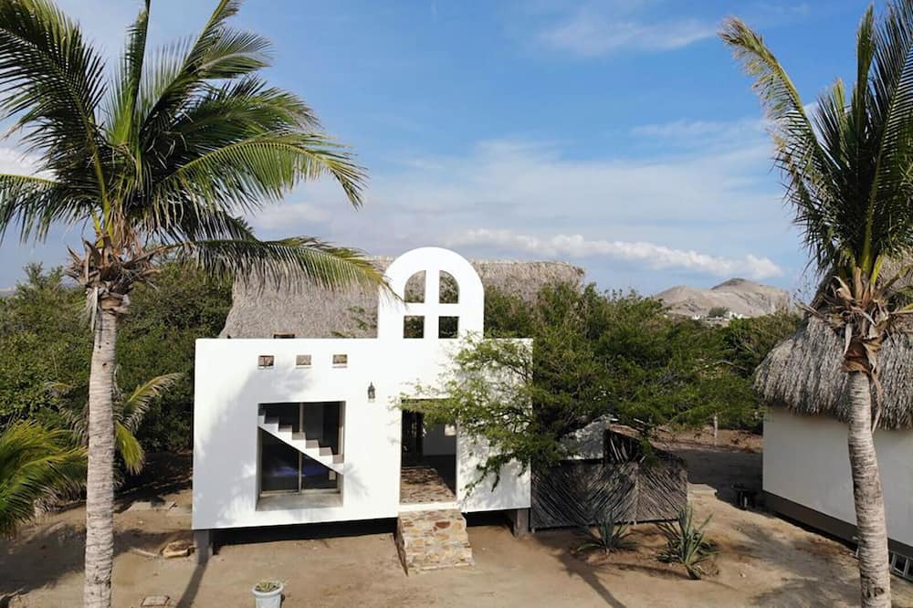 Salina Cruz Cabin | LAS PALMERAS