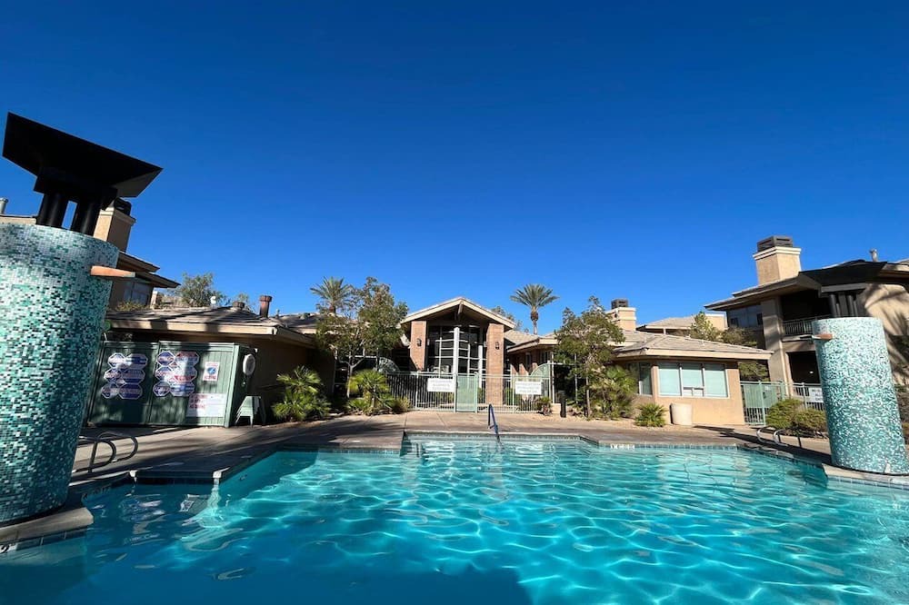 Spring Valley Resort | Luxury one bedroom and one bathroom unit with full amenities