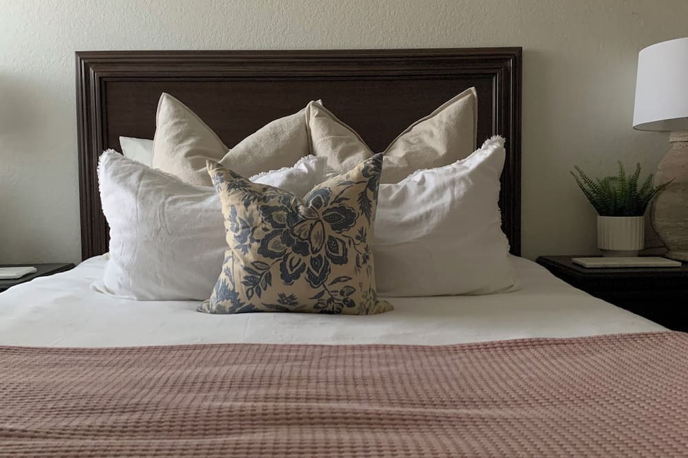 Norco House | Private 2-bedroom guest house with AC, fitness area, WiFi in lovely Norco