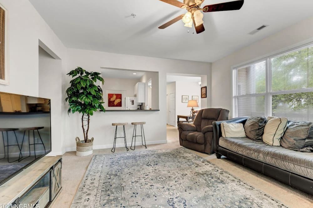 Wilmington Apartment | New! Pool~Classic Charm~Peaceful