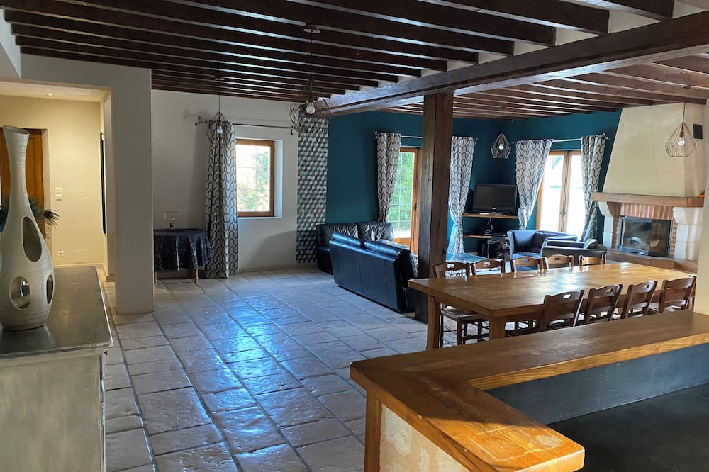 Mont-Saint-Jean House | Spacious house with pool and spa