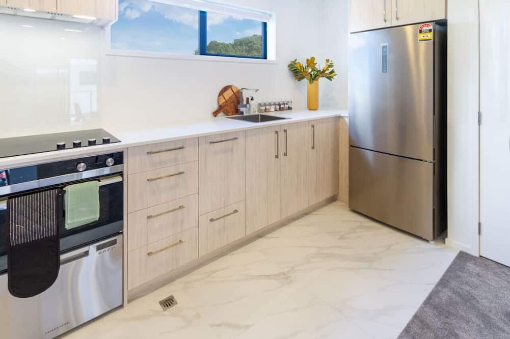 Mount Albert House | Serenity in Mt Albert: Contemporary 3BR 2.5 bath