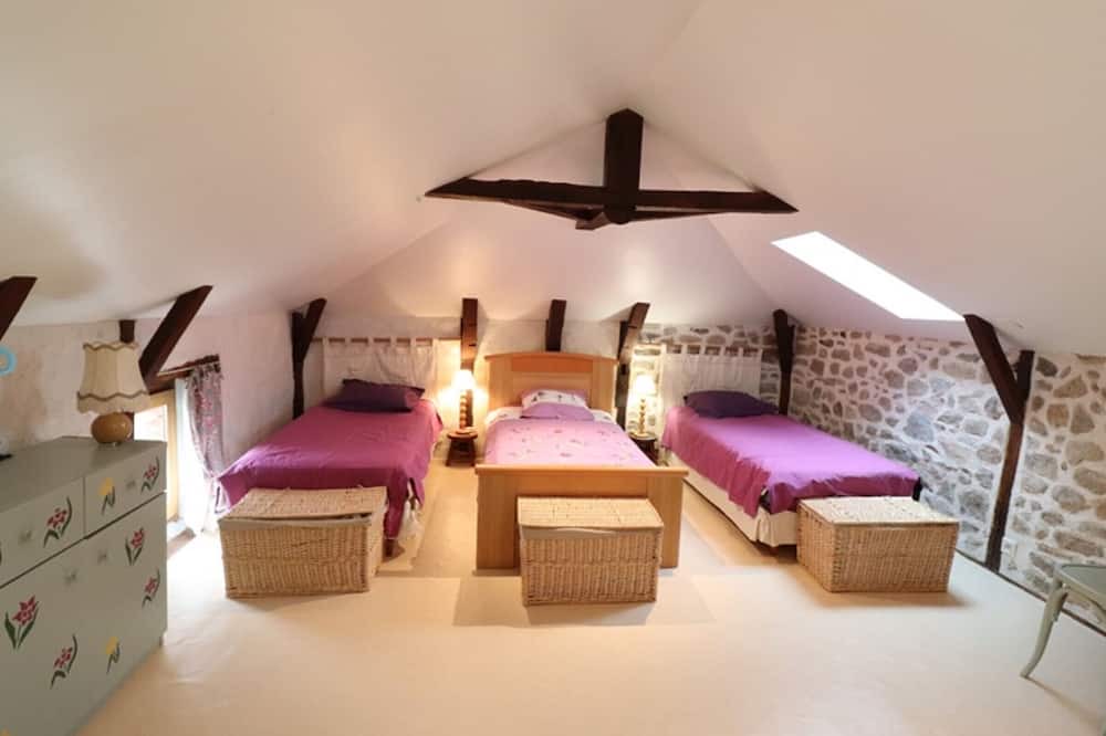 Le Rouget-Pers Cottage | Gite Le Rouget-Pers-Pers, 3 bedrooms, 8 persons