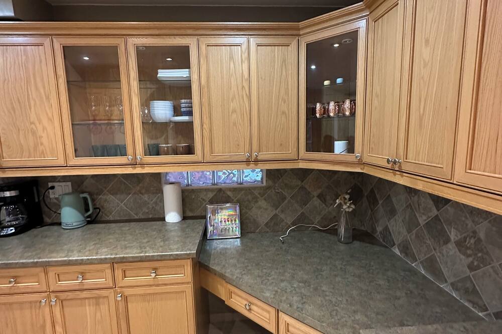 Churchill Meadows House | Superb Furnished 3 Room Set- 1 minute Walk to Plaza, Transit,Parks