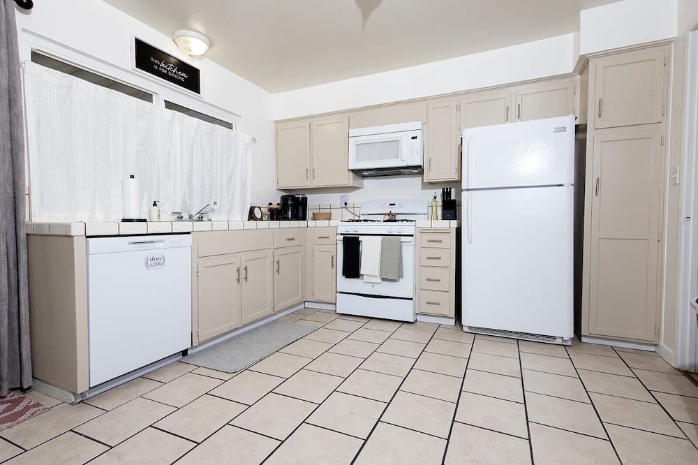 Merced House | Welcome to our cozy 3-bedroom 2 bath retreat in North Merced.