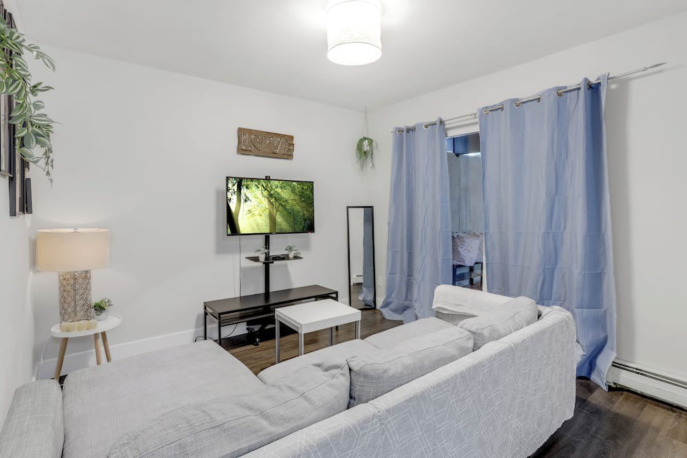 Fleetwood House | Book 2 BDRM Private Suite|Comfortable & Functional