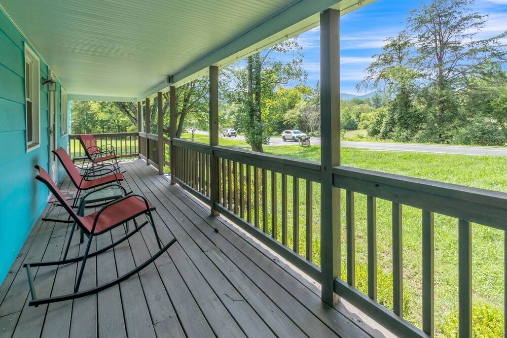 Afton Cabin | NEW LISTING! The Road House (2-Bedroom Cabin) - Pets Allowed by RedAwning