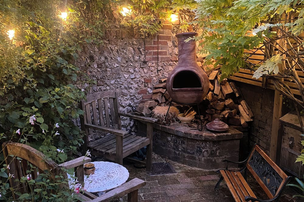 Lewes Cottage | Deceptively spacious 3-bed cottage with mature garden and home cinema in Lewes