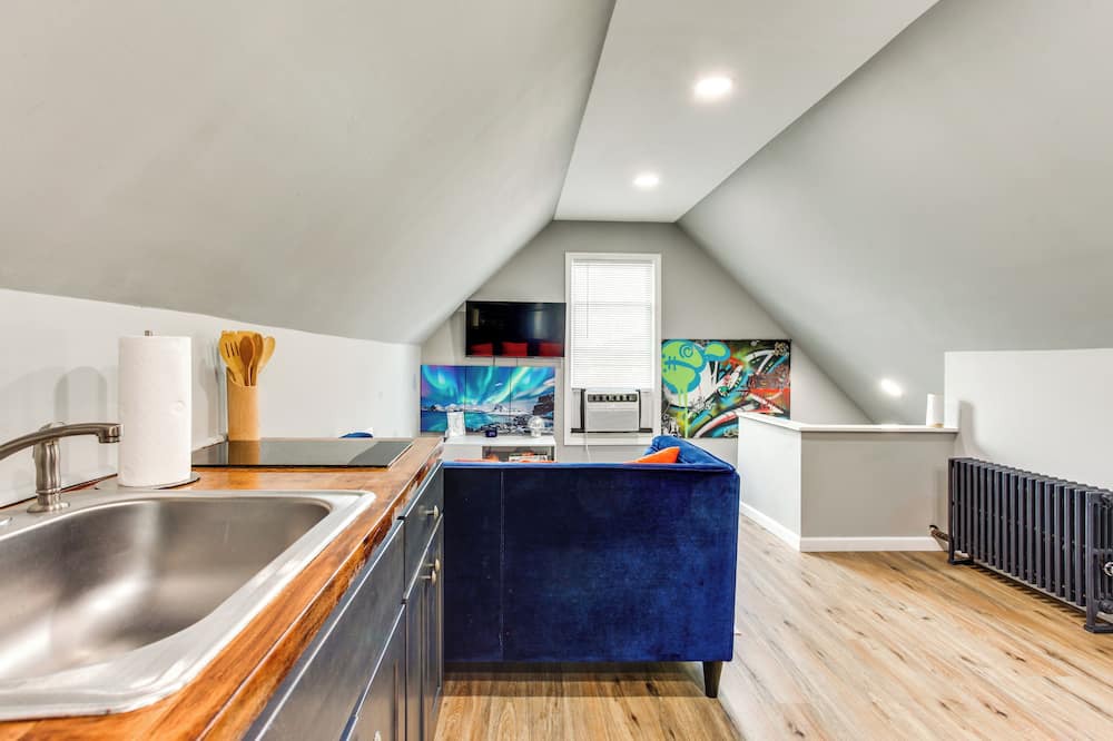 Elizabeth Apartment | Cozy Elizabeth Apartment: 3 Mi to Newark Airport!