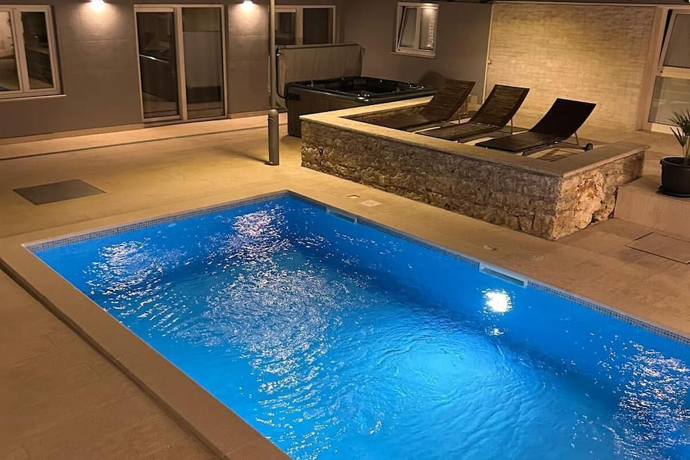 Gregovica Villa | Villa with pool and whirlpool